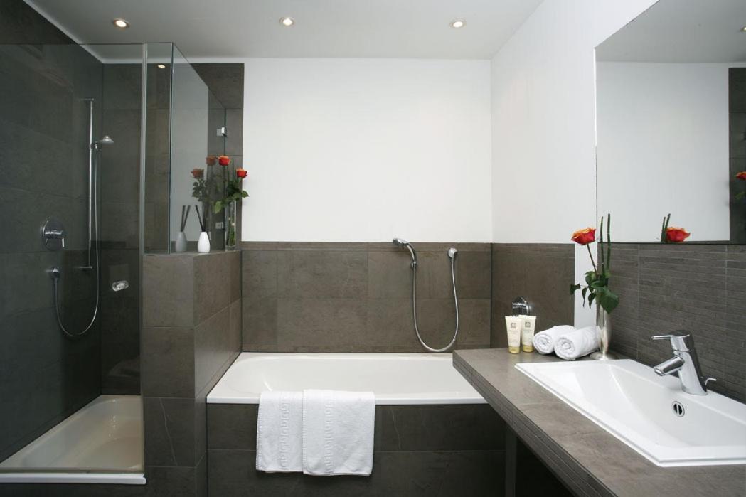 Hotel Regina -Garni Koeln Екстер'єр фото