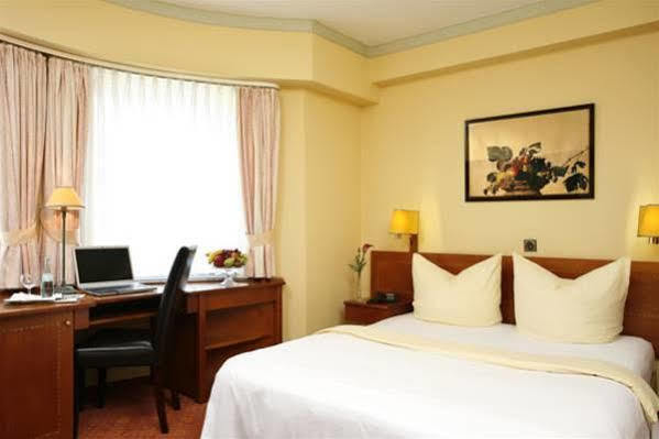 Hotel Regina -Garni Koeln Екстер'єр фото